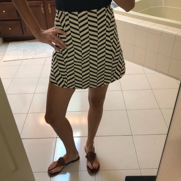 Patterned Zara skirt - Picture 2 of 4